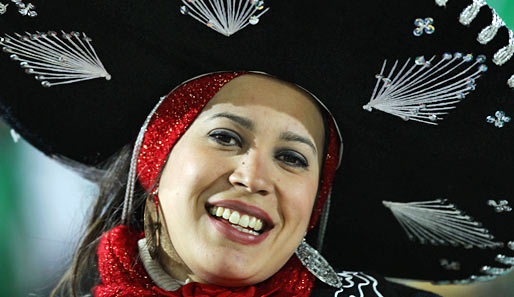 FRANKREICH - MEXIKO: Diese Sombrero-Schönheit hoffte auf drei Punkte für ihr Mexiko