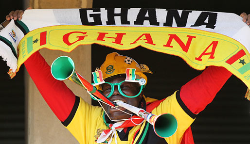 Zwei Schals, zwei Vuvuzelas, aber nur ein Punkt. Ghana nutzte die Überzahl nicht und vergab den Big Point. Die Fans unterstützten ihr Team dennoch