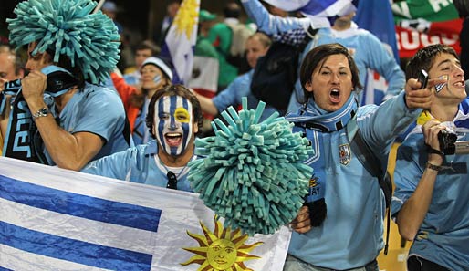 MEXIKO - URUGUAY: Die Fans der Celeste waren vorbereitet - mit richtiger Haarpracht und Kriegsbemalung