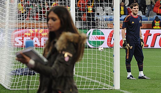 Spanien - Portugal 1:0: Schon schade! Da steigt das iberische Bruderduell und das Paar Casillas/Carbonero muss arbeiten