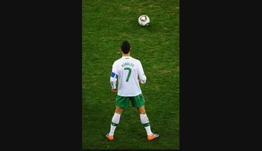 Was ist eigentlich mit Cristiano Ronaldo? Viel zu sehen ist vom Real-Star bei dieser WM nicht. Höchstens wie hier bei Standards
