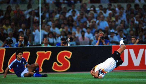 Es läuft alles für Deutschland und Argentinien dezimiert sich selbst. Monzon haut Klinsmann aus den Schuhen und sieht Rot (65.)