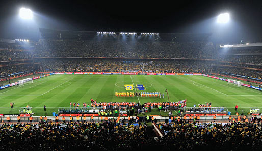 Südafrika - Uruguay 0:3: Vorhang auf in Pretoria, der Gastgeber bittet zum zweiten Spiel! Beeindruckend war die Kulisse allemal