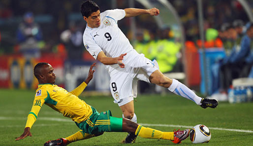 Uruguay ließ mit der Führung im Rücken Ball und Gegner laufen. Luis Suarez (r.) vergab ein paar Chancen