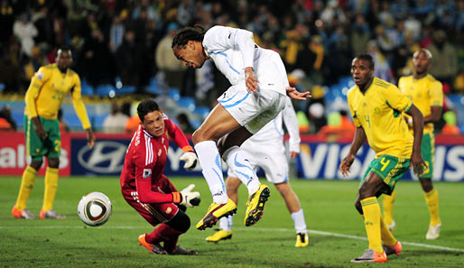Alvaro Pereira machte in der Nachspielzeit den 3:0-Erfolg der Südamerikaner perfekt