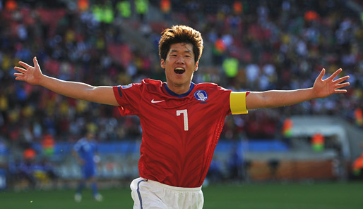 Kurz nach der Pause netzte auch der Star Südkoreas: Nach einem kapitalen Fehler von Loukas Vyntra ließ sich Ji-Sung Park die Chance zum 2:0 nicht entgehen