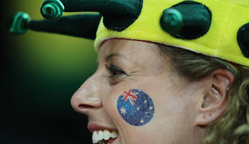 AUSTRALIEN - SERBIEN 2:1: Die australischen Fans streckten ihre Fühler zum Achtelfinale aus.