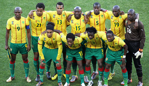 Japan - Kamerun 1:0: Erster Auftritt der unzähmbaren Löwen. Mit dabei auch zwei Bundesliga-Spieler
