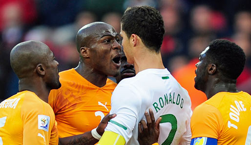 Auch nach 21 Minuten war Ronaldo mittendrin: Demel knöpfte sich den Portugiesen vor, obwohl der Ivorer gefoult hatte