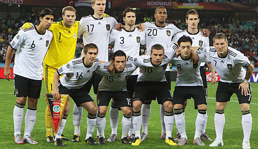 Auf geht's! Die deutsche Mannschaft mit nur einer Änderung: Trochowski für den gesperrten Müller