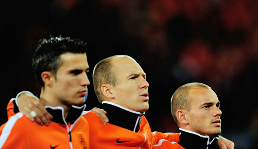 Uruguay - Niederlande 2:3: Hollands glorreiche Drei vor dem Anpfiff: Sneijder, Robben und van Persie (v.r.)