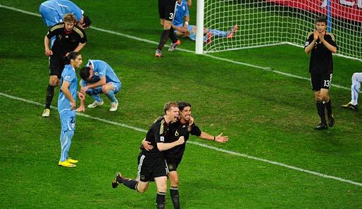 Der Schlusspunkt: Khedira trifft per Kopf. Deutschland 3, Uruguay 2