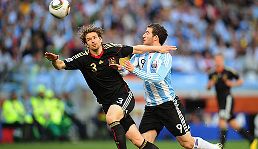Die deutsche Mannschaft hat einen tollen Start erwischt: Friedrich (l.) und Co. haben zunächst keine Probleme mit Argentinein