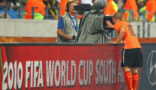 Damit hat Holland das Spiel plötzlich gedreht: Verrückte Geschichte! Sneijder erzählt sie seinen Lieben in der Heimat