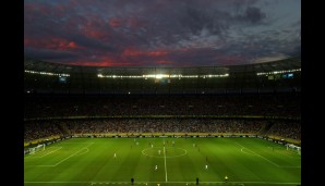Estadio Castelao (Fortaleza); Fassungsvermögen: 66.700; Spiele: 4 Gruppenspiele, 1 Achtelfinale, 1 Viertelfinale; Baumaßnahmen: Umbau (Spielfeldabsenkung, Heranrücken der neuen Tribünen ans Spielfeld, neues Dach)