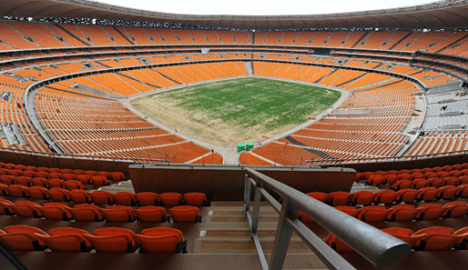 Stadt: Johannesburg; Name: Soccer City; Plätze: 96.000; Aufnahme: September 2009