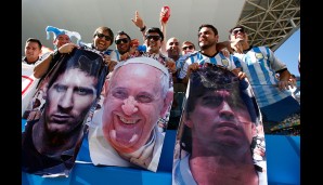 Wer passt nicht in diese Reihe? Lionel Messi, der Papst oder Diego Maradonna. Wir trauen uns nicht, diese Frage zu beantworten