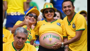 Fünf Brasilien Fans. Den Namen des Jüngsten kennt jetzt die ganze Welt