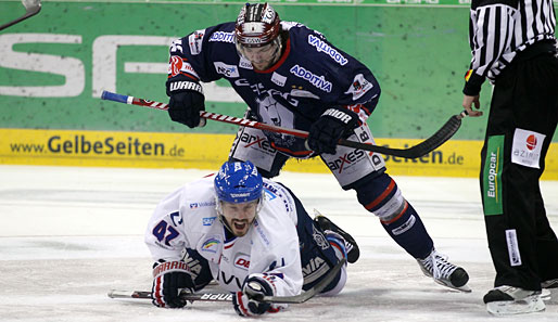 Christoph Ullmann (stehend) von Mannheim im Duell mit dem Berliner Julian Talbot