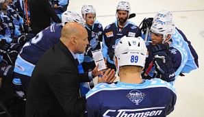 Für die Hamburg Freezers und Coach Benoit Laporte sieht es nicht gut aus in den Halbfinal-Playoffs