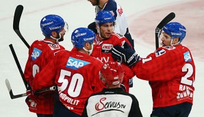 Die Adler Mannheim verkürzen durch den Sieg in München den Rückstand auf einen Punkt