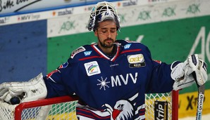 Keeper Dennis Endras und die Adler verlieren das Auftaktmatch in Köln