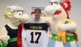 Lukas Podolski ist WM-Botschafter, Asterix und Obelix fungieren als Maskottchen