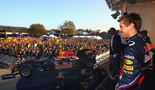 Weltmeister Sebastian Vettel wurde in seiner Heimatstadt von 30.000 Fans empfangen