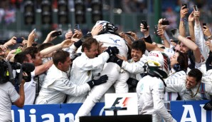 Valtteri Bottas hob nach seinem zweiten Platz in Silverstone dank der Williams-Crew ab