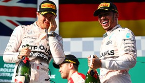 Lewis Hamilton (r.) und Nico Rosberg fuhren in Australien der Konkurrenz mal wieder davon