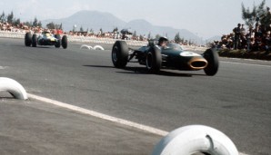 Jack Brabham vor Mike Spence beim Mexiko-GP 1964, den Sieg fuhr Dan Gurney ein