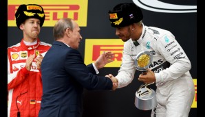 Natürlich ließ es sich Vlad nicht nehmen, dem Sieger persönlich zu gratulieren. Da guckt der Vettel bedröppelt