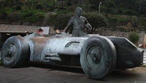 Zu Ehren von Juan Manuel Fangio wurde in Monaco eine Statue aufgestellt