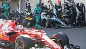 Vettels Rammstoß gegen Hamilton, 2017: Der Heppenheimer empfindet Lewis Hamiltons Fahrweise beim Restart des Aserbaidschan-GP als unsportlich und fährt ihm in der Folge absichtlich ins Auto.