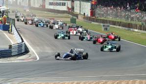 Michael-Schumacher-Sperre, 1994: Schumi überholt in der Einführungsrunde zum Großbritannien-GP Damon Hill. Die dafür fällige Stop-and-Go-Strafe ignoriert der Deutsche ebenso wie die Schwarze Flagge. Nach dem Rennen wird Schumacher für zwei GPs gesperrt.