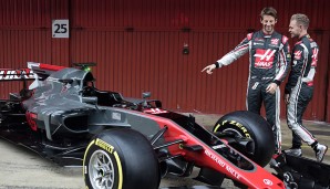 HAAS: "Wir werden im kommenden Jahr mit den gleichen Piloten fahren, die wir auch in diesem Jahr haben", erstickte Teambesitzer Gene Haas alle Gerüchte um seine Fahrer schon im Keim. Grosjean & Magnussen werden auch 2018 ins amerikanische Lenkrad greifen