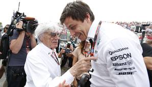 Toto Wolff und Bernie Ecclestone vor dem Start eines Formel 1 Rennen