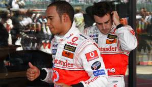 Aber zurück zum Sportlichen: 2007 geht es also weg von Renault, hin zum Traditionsteam McLaren. Teamkollege wird dort ein gewisser Lewis Hamilton. Wer dachte, der Doppel-Weltmeister würde dem Rookie um die Ohren fahren, hat sich getäuscht ...
