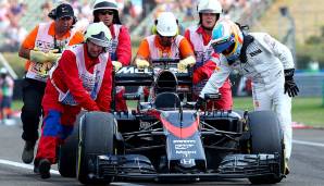 Doch statt Triumph und Jubel gibt es in den kommenden Jahren fast nur Frust und Wut. Das Honda-Aggregat ist nicht nur leistungsschwach, sondern auch verdammt anfällig. Immer wieder muss Alonso seine Gurke abstellen.