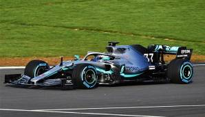 Valtteri Bottas und Weltmeister Lewis Hamilton durften den Boliden in Silverstone bereits testen.