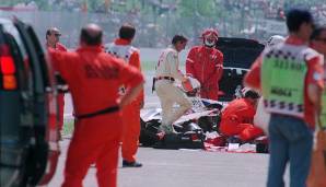 Die Ärzte versuchten auf der Strecke alles, die schweren Kopfverletzungen zu behandeln. Senna wurde kurz darauf per Hubschrauber ins Krankenhaus nach Bologna geflogen, dort jedoch einige Stunden später für tot erklärt.