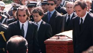 Am 4. Mai 1994 erwiesen Ayrton Senna beim Trauerzug durch Sao Paolo mehr als drei Millionen Menschen die letzte Ehre. Seine ehemaligen Teamkollegen Alain Prost und Gerhard Berger trugen den Sarg bei seiner Beerdigung.