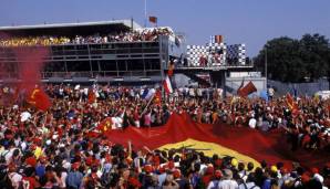 GP von Italien: Diesmal behielt Schumacher Häkkinen hinter sich und fuhr den Sieg beim Heim-GP des Teams nach Hause. Überschattet wurde das Rennen von einem tödlichen Unfall: Ein Streckenposten war von einem umherfliegenden Rad erschlagen worden.