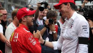 Sebastian Vettel (l.) zusammen mit Mercedes-Motorsportchef Toto Wolff: Bald zusammen in einem Team?