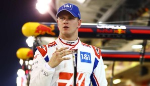 Mick Schumacher startete in Bahrain in seine zweite Formel-1-Saison. Der Sohn von Michael Schumacher, der am 22. März 23 Jahre alt wurde, setzt damit eine Reihe von Fahrer-Sohn-Gespannen fort. SPOX zeigt alle Vater-Sohn-Duos der F1-Geschichte.