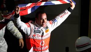 Der Engländer ist damit der erste nicht weiße Fahrer, der sich zum Formel-1-Weltmeister krönt sowie bis zum WM-Triumph Sebastian Vettels 2010 der jüngste Pilot, dem dies gelingt.