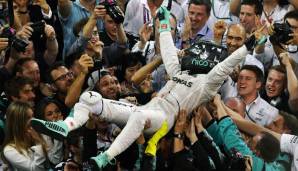 Am Ende des Jahres muss Hamilton dem Deutschen den Vortritt lassen. Mit lediglich fünf Punkten Vorsprung wird Rosberg zum ersten und einzigen Mal F1-Weltmeister. Auch vier Siege Hamiltons in den letzten vier Saisonrennen können daran nichts ändern.