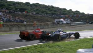 Mit einem Punkt Vorsprung auf Jacques Villeneuve im Williams reiste er zum Finale nach Spanien. Der Kanadier musste etwas riskieren, doch als er einen Überraschungsangriff startete, kollidierten die Rivalen - weil Schumacher zumachte.