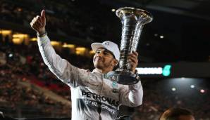 Lewis Hamilton überholte in der vorletzten Kurve doch noch den Deutschen Timo Glock und holte den nötigen fünften Platz. Der Engländer war mit einem Punkt Vorsprung auf Massa erstmals Weltmeister.