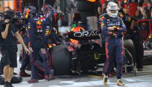 ENGLAND - Sun: "Singing in Bahrain: Lewis Hamilton erreicht auf wundersame Weise das Podest nach Verstappens Kollaps. Max Verstappen war nach dem Red-Bull-Zusammenbruch stinksauer auf sein Team."